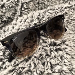 Ray-Ban Wayfarer sunglasses. *unisex*